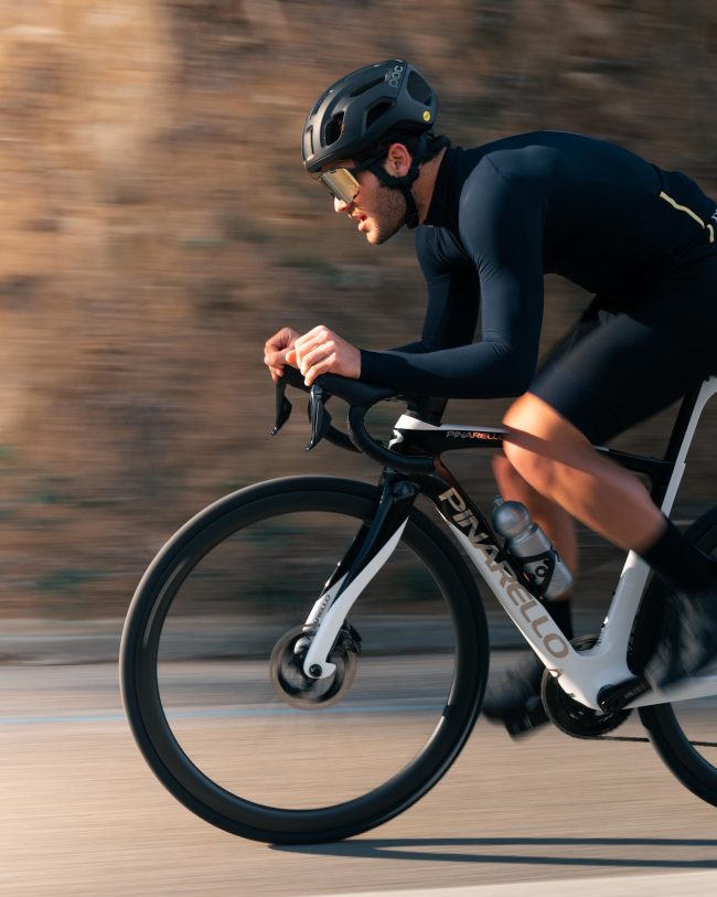 POL SIGNS WITH PINARELLO